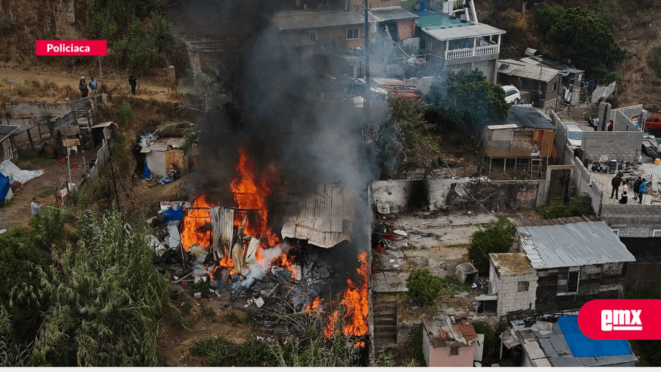 EMX-Voraz fuego consume una vivienda en la Lázaro Cárdenas