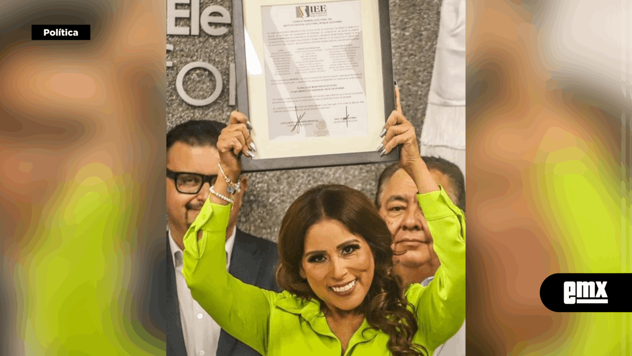 EMX-Claudia Agatón Muñiz...Recibe su constancia de mayoría, con gran algarabía de sus seguidores