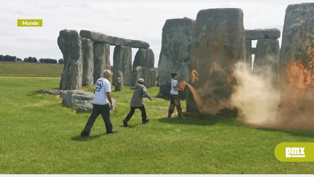 EMX-Un grupo de activistas vandaliza el histórico Stonehenge con una sustancia naranja