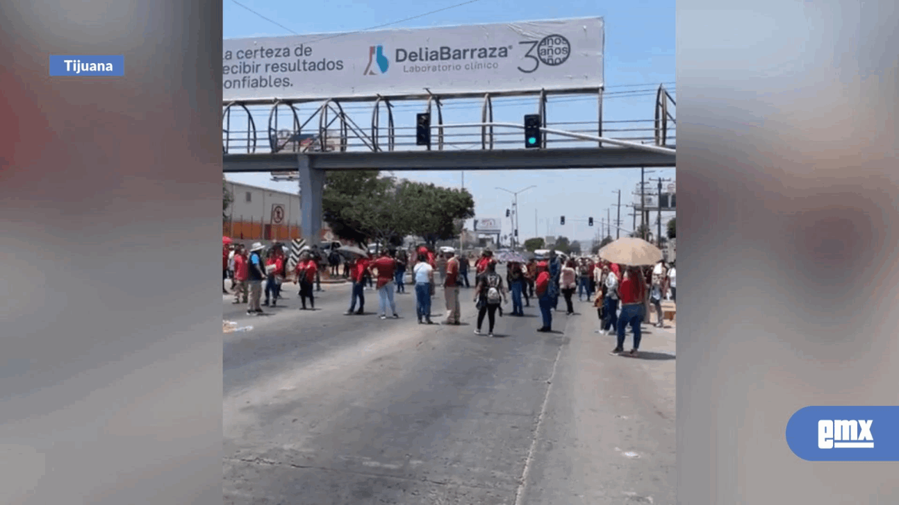 EMX-Tras manifestación bloquean un sentido del bulevar Federico Benítez López