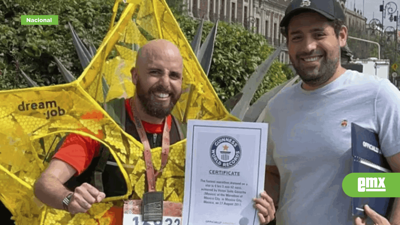 EMX-Mexicano rompe Récord Guinness al correr Maratón CDMX 2024 disfrazado de estrella