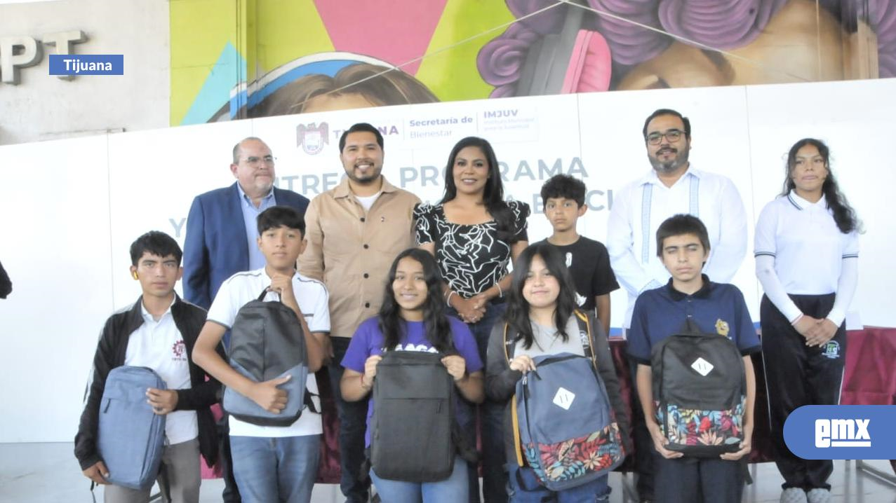 EMX-Entrega Ayuntamiento 570 kits escolares a estudiantes de bajos recursos