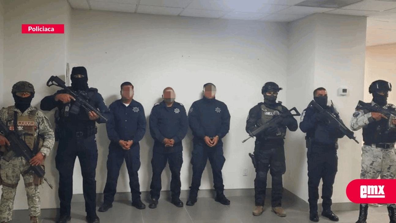 EMX-Presentan a los policías municipales detenidos en Ensenada