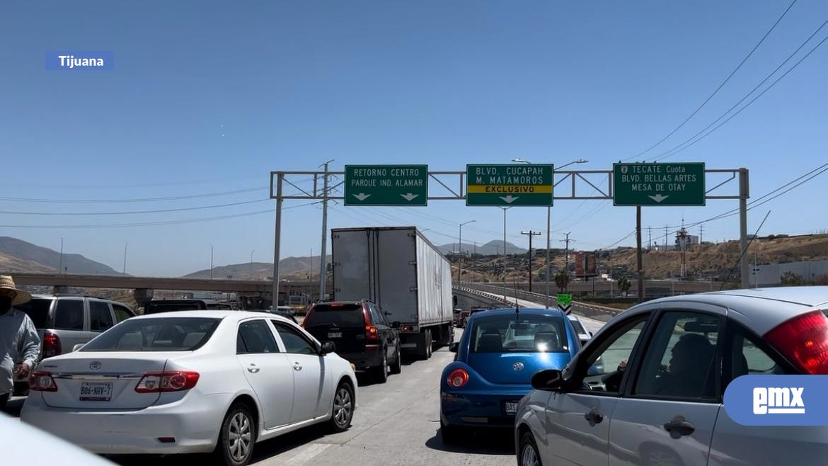 EMX-Denuncian denso tráfico en el Nodo Alamar; una hora en embotellamiento