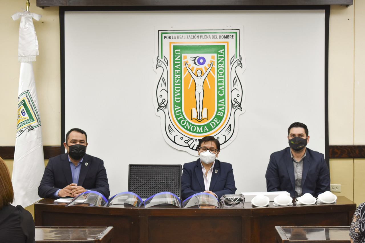 EMX-Donan insumos médicos a UABC