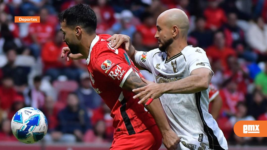 EMX-Le-clavan-4-goles-a-Xolos-en-el-"Infierno"