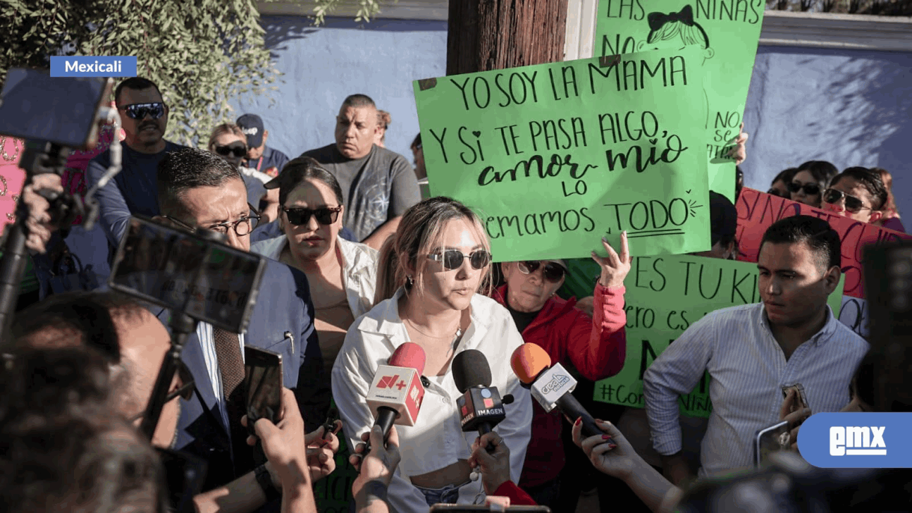 EMX-Madres de familia se manifiestan en jardín de niños Graciano Viniegra en Mexicali