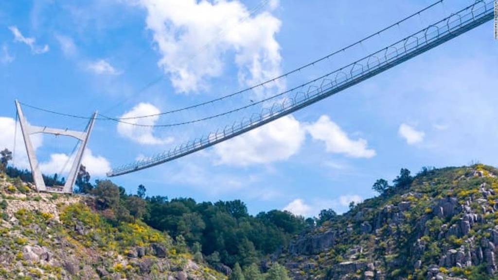 EMX-Portugal abre el puente colgante más largo del mundo