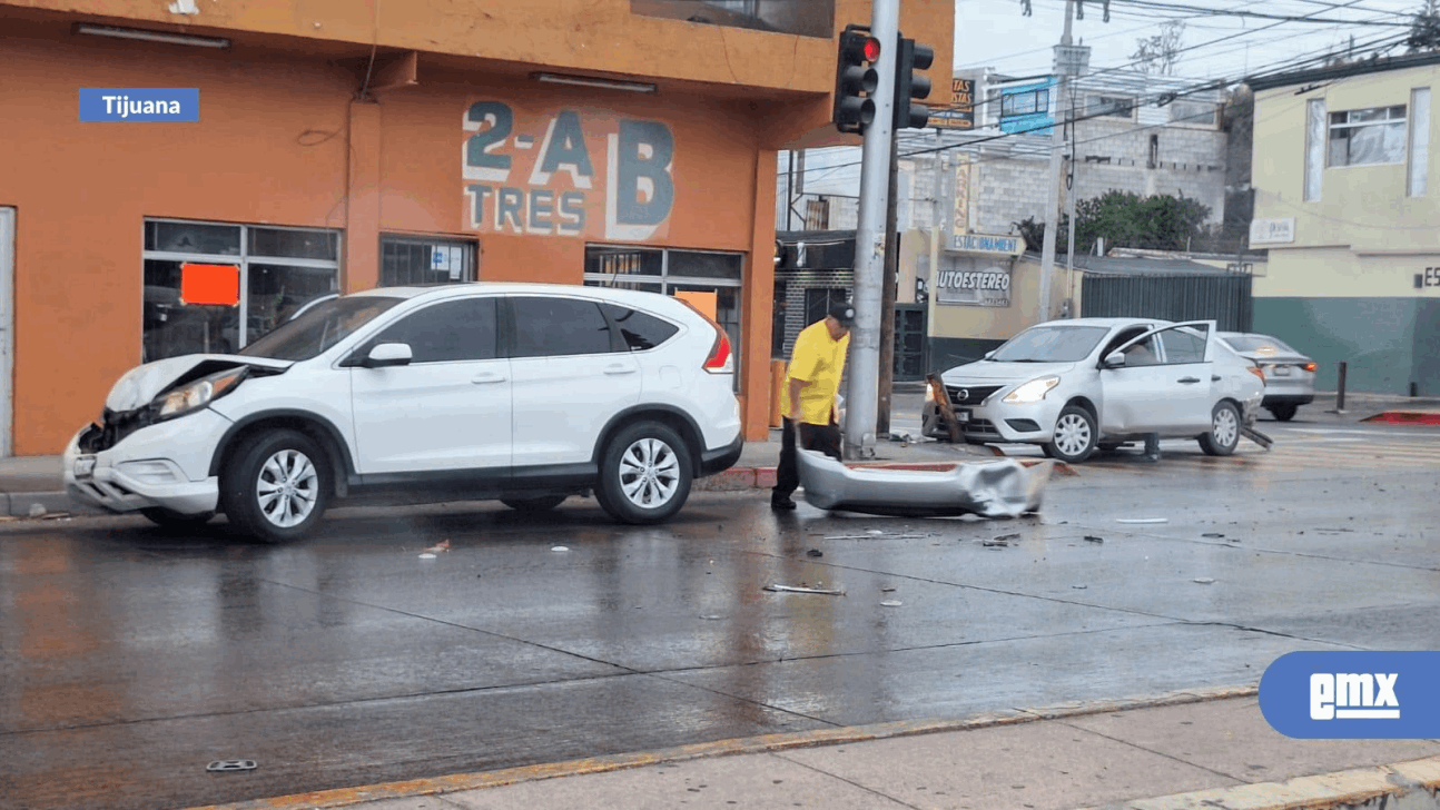 EMX-Primeras lloviznas y ya hay accidentes