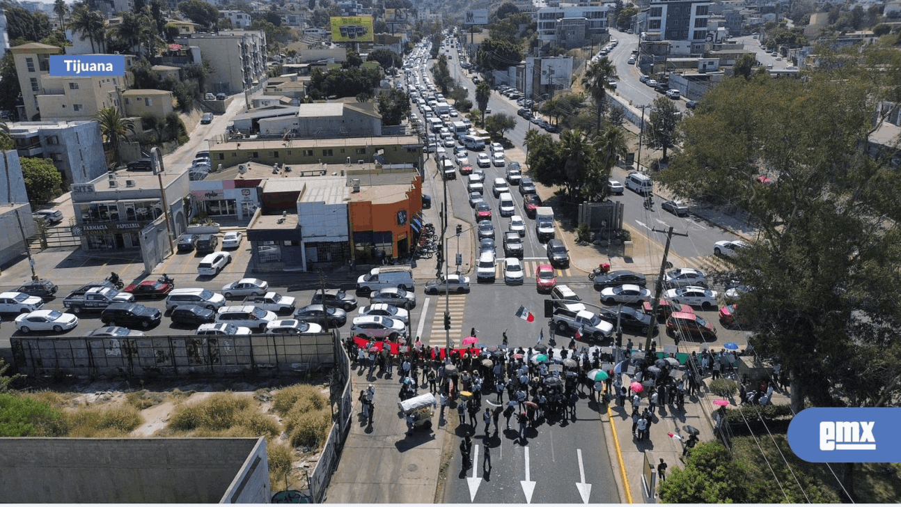 EMX-Bloquean trabajadores del Poder Judicial bulevar Fundadores