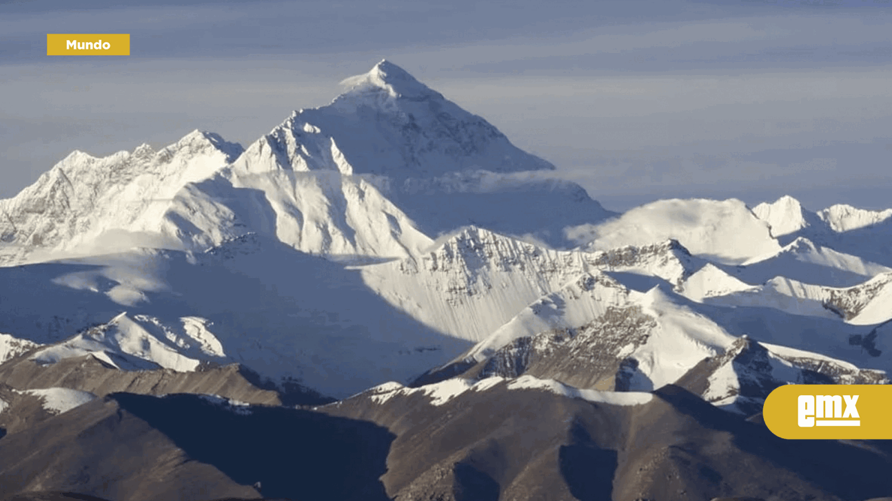 EMX-Un-río-está-elevando-la-cima-del-Monte-Everest