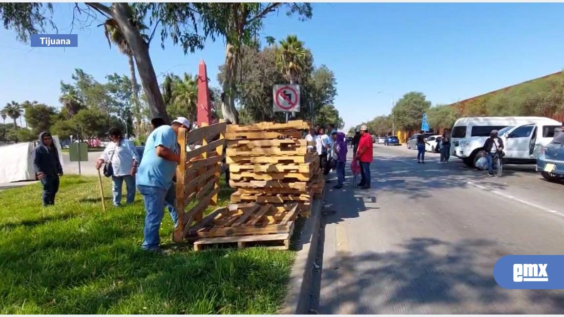 EMX-Residentes del Maclovio Rojas liberan carriles de carretera Aeropuerto 