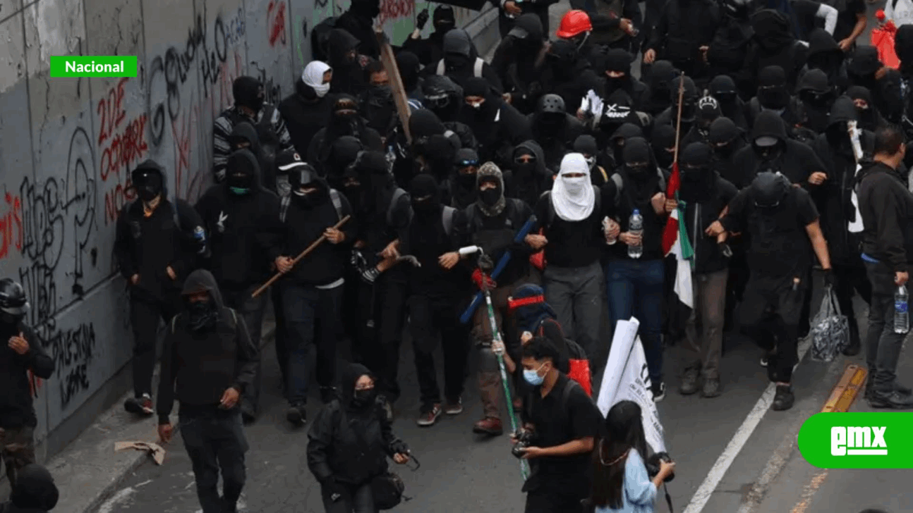 EMX-Bloque-Negro-realiza-destrozos-en-marcha-por-el-2-de-Octubre-en-CDMX