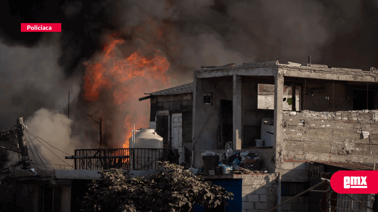 EMX-Incendio-consume-4-casas-en-la-colonia-70-76