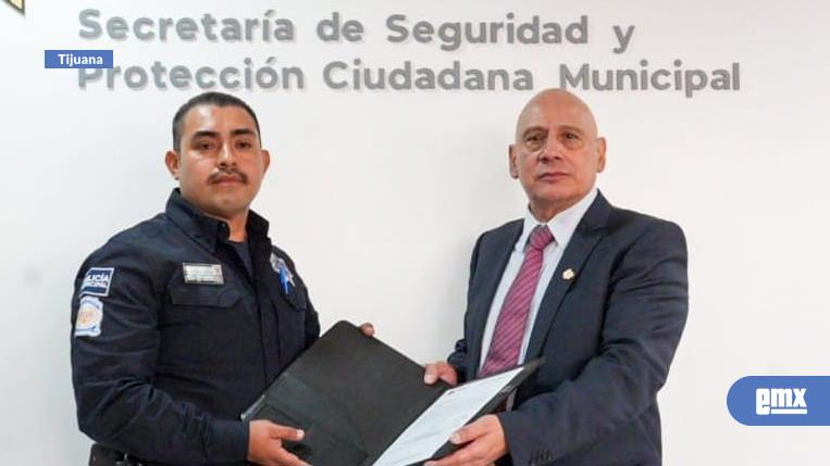 EMX-SECRETARIO PRESENTA AL DIRECTOR GENERAL DE POLICÍA Y TRÁNSITO MUNICIPAL