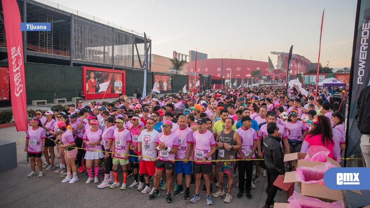 EMX-Carrera-"Corre-contra-el-Cáncer-de-Mama-5k"-pinta-de-rosa-las-avenidas-de-Tijuana