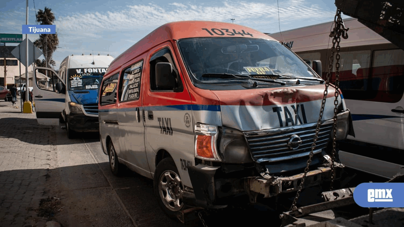 EMX-Taxi-se-queda-sin-frenos-y-choca-a-otra-unidad-de-transporte-público-en-Zona-Centro