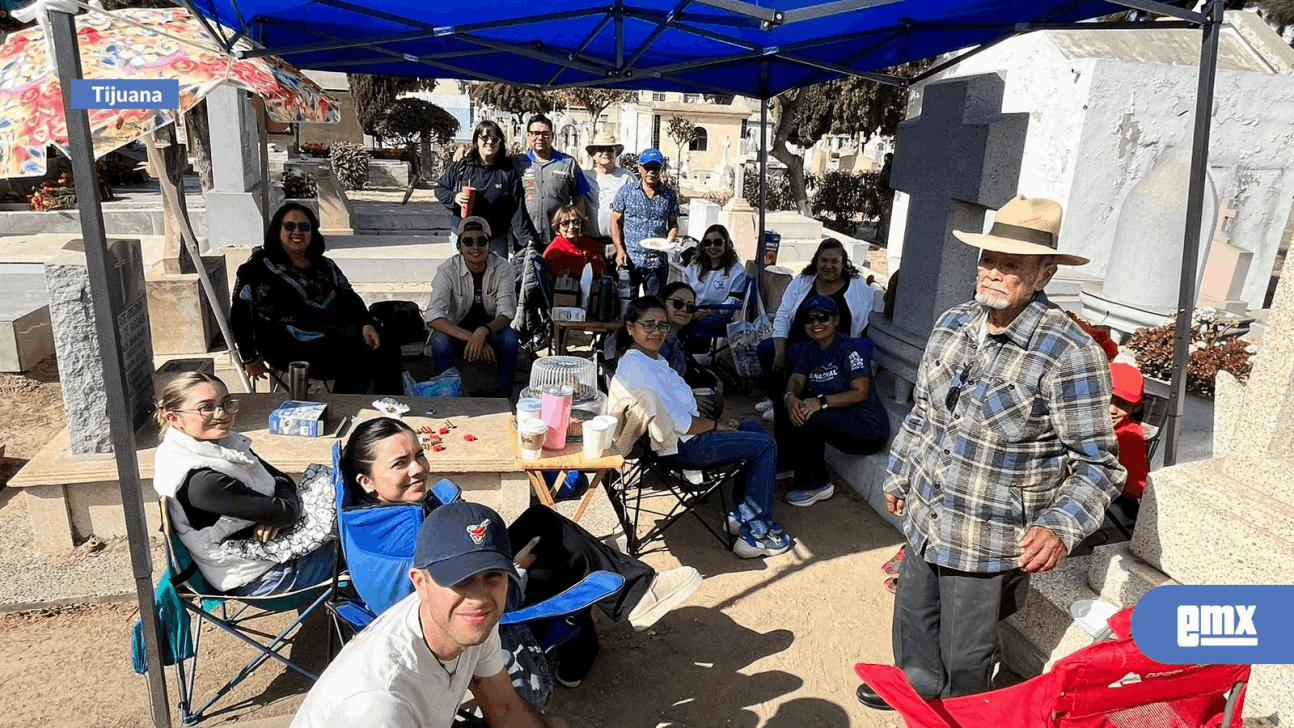 EMX-Conmemoran tijuanenses a sus difuntos seres queridos en el Día de Muertos