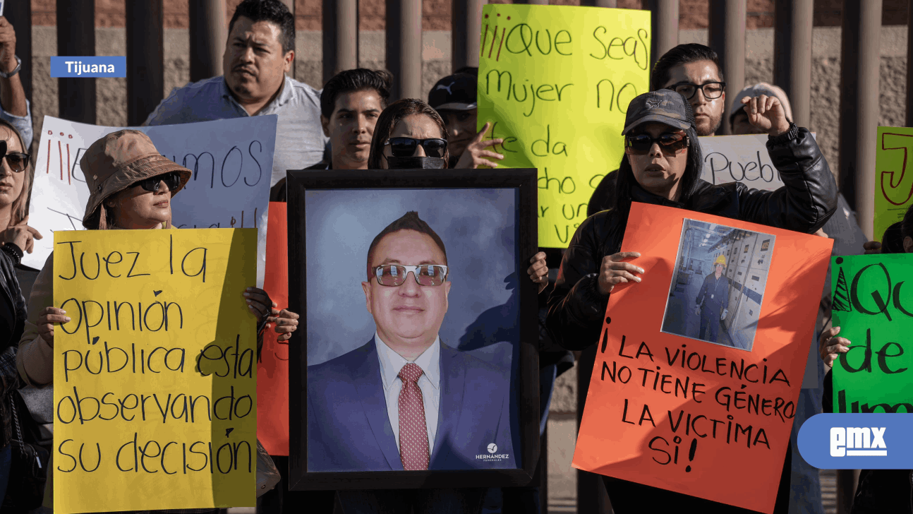 EMX-Protestan por asesinato del profesor Miguel Huerta Palacios en los juzgados de Tijuana