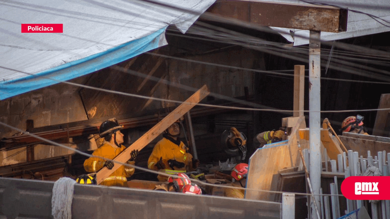 EMX-Bomberos-trabajan-en-la-localización-de-un-hombre-que-presuntamente-quedó-enterrado-tras-un-derrumbe