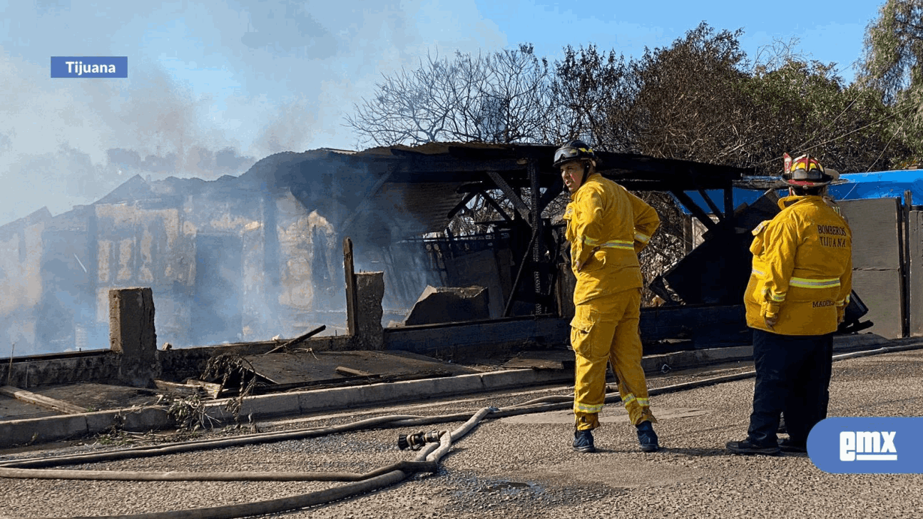 EMX-Un-fuerte-incendio-consume-cuatro-viviendas