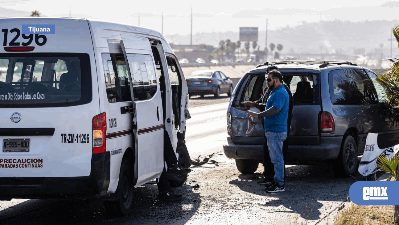 EMX-Taxi y vehículo particular provocan accidente en la Vía Rápida Poniente 