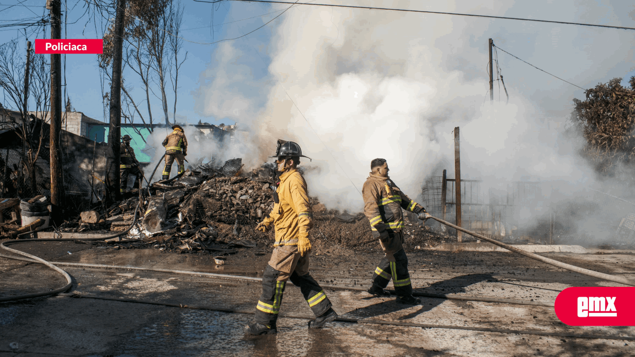 EMX-Incendio-consume-dos-viviendas-en-su-totalidad-en-la-Col.-10-de-Mayo