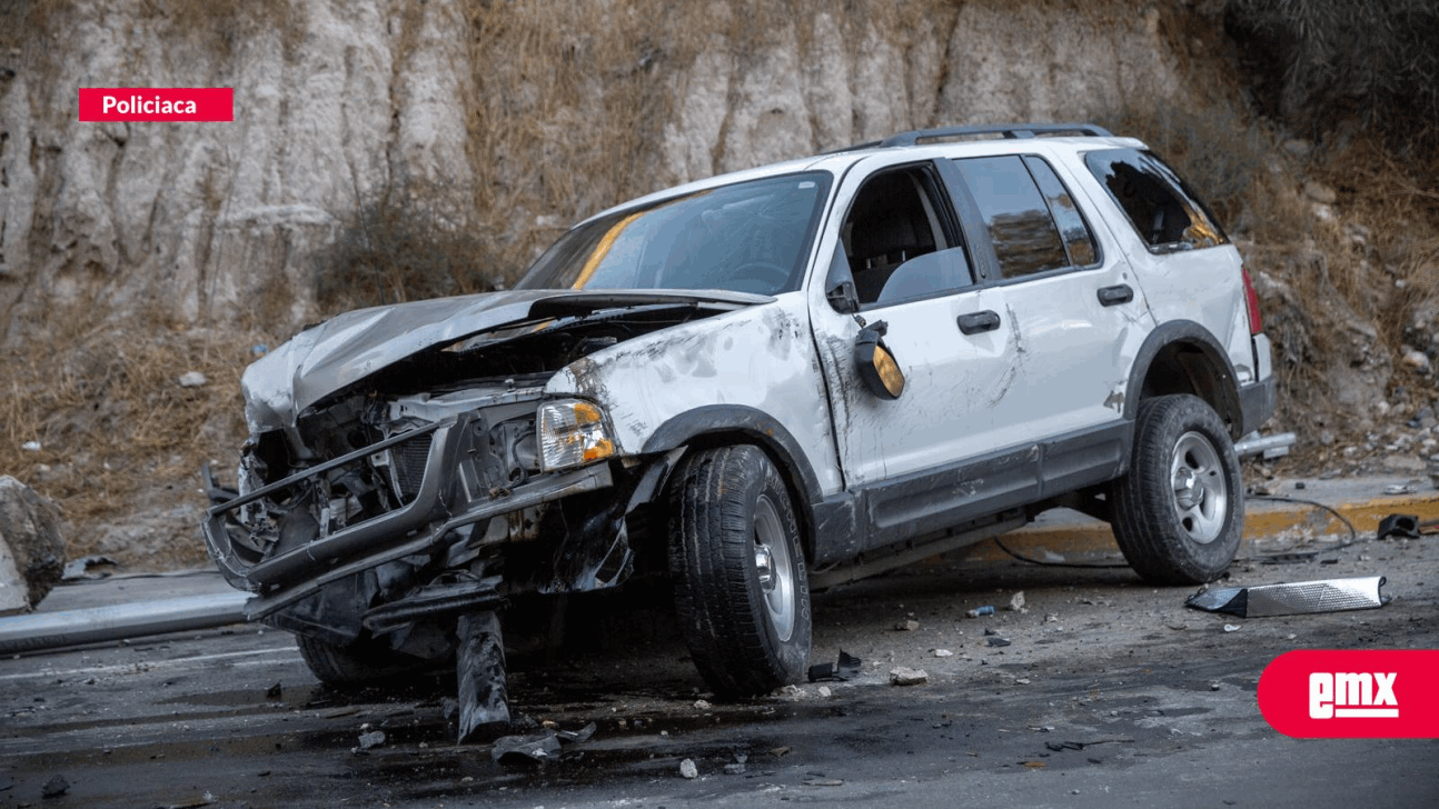 EMX-Accidente-en-la-avenida-Guadalajara-deja-un-hombre-lesionado-y-daños-en-dos-postes