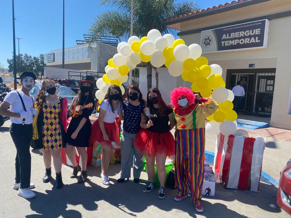 EMX-Festejan futuros maestros a los niños en su día 