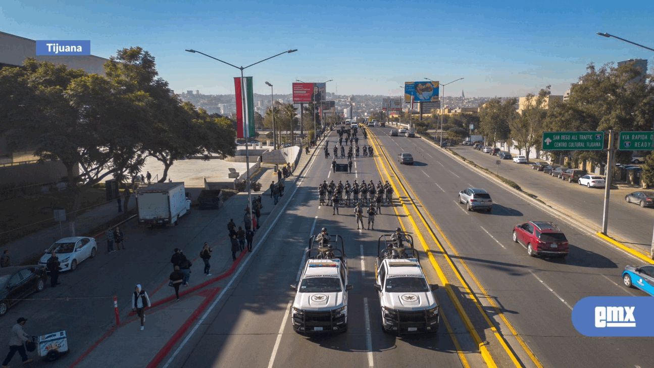 EMX-Miles participan en el Desfile de la Revolución Mexicana en Tijuana