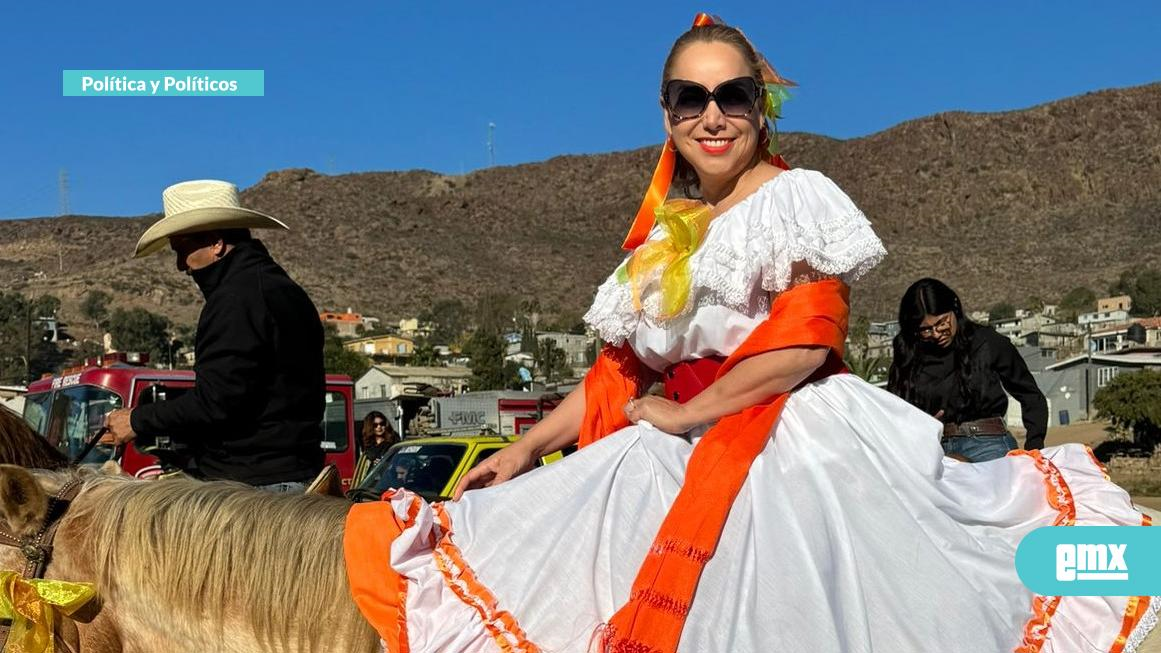 EMX-SILVIA-COVARRUBIAS-VÁZQUEZ...No-dejó-pasar-los-festejos-del-114-aniversario-de-la-Revolución-Mexicana