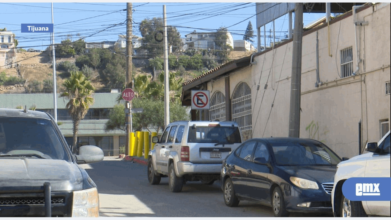 EMX-Señalan-a-automovilistas-que-se-estacionan-en-lugar-prohibido