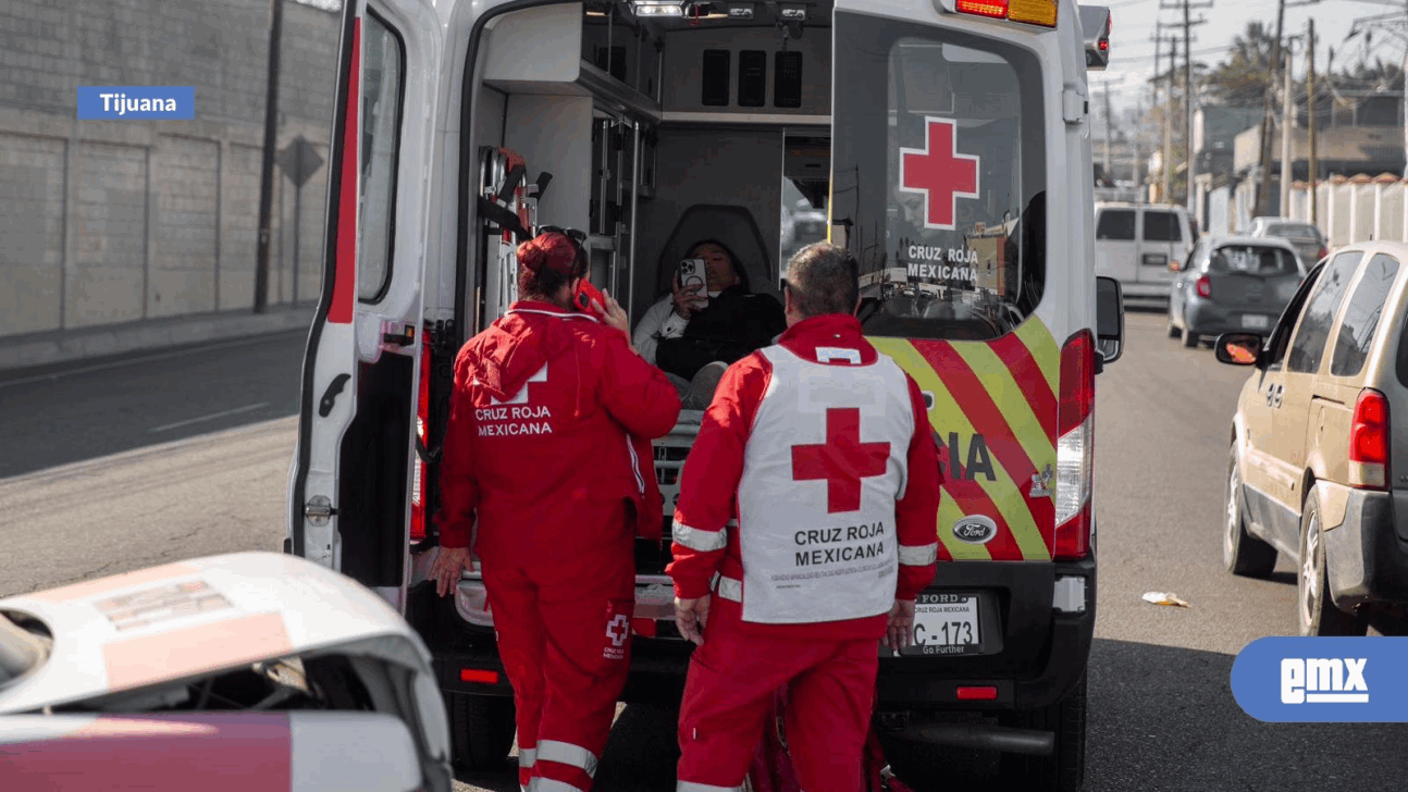 EMX-Una-lesionada-en-choque-de-taxi-libre-contra-auto-en-el-bulevar-Bernardo-O'Higgins