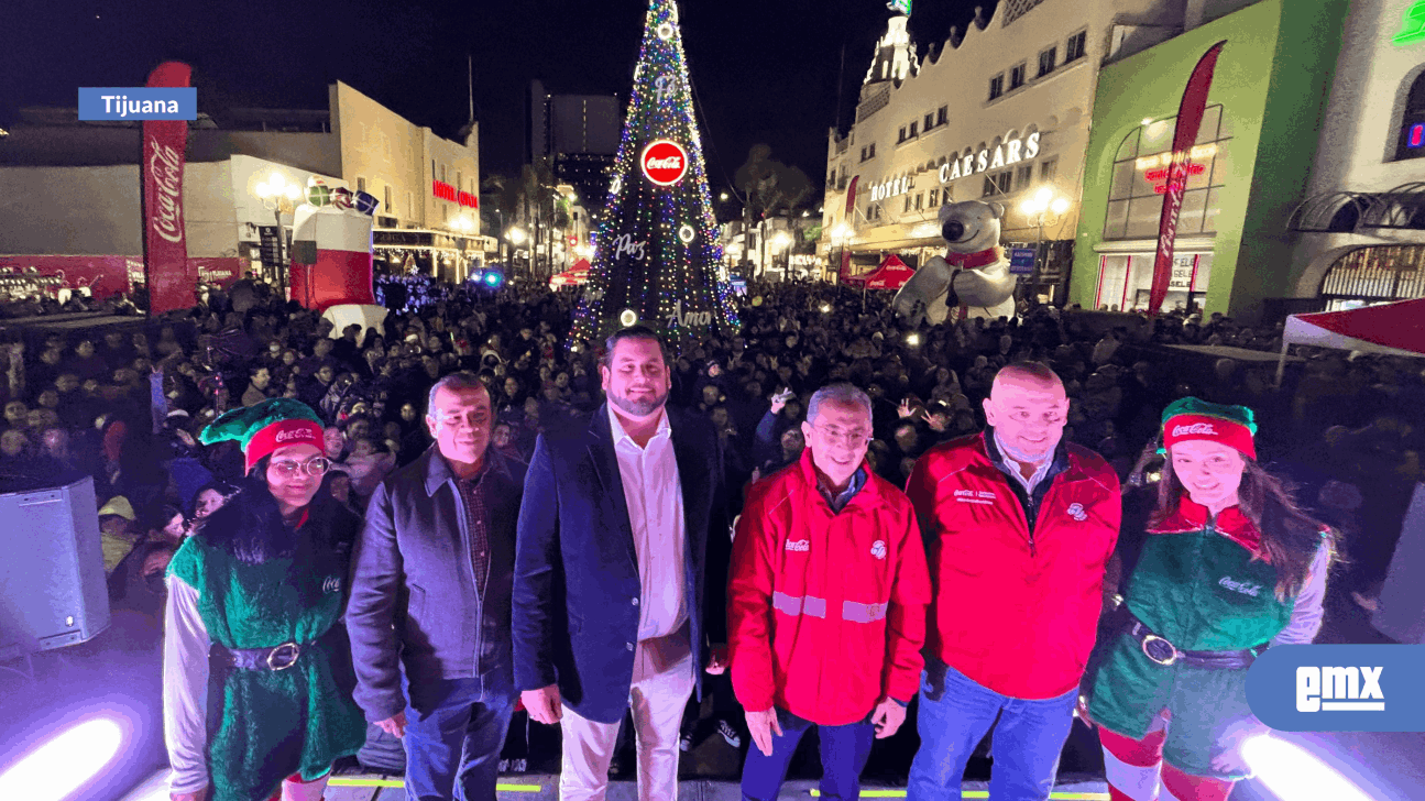 EMX-Encienden-árbol-navideño-en-la-avenida-Revolución