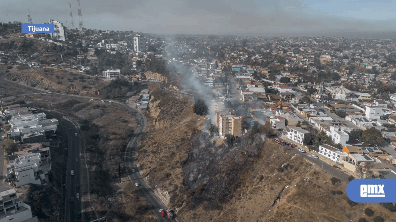 EMX-Se-incendia-cerro,-cerca-de-departamentos-en-la-colonia-Juárez