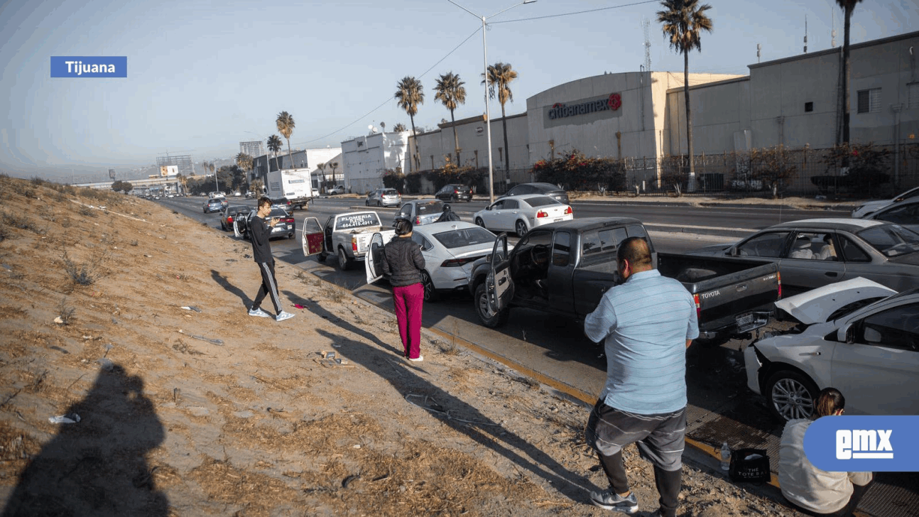 EMX-Carambola-en-Vía-Rápida-Oriente-deja-daños-materiales,-pero-no-lesionados