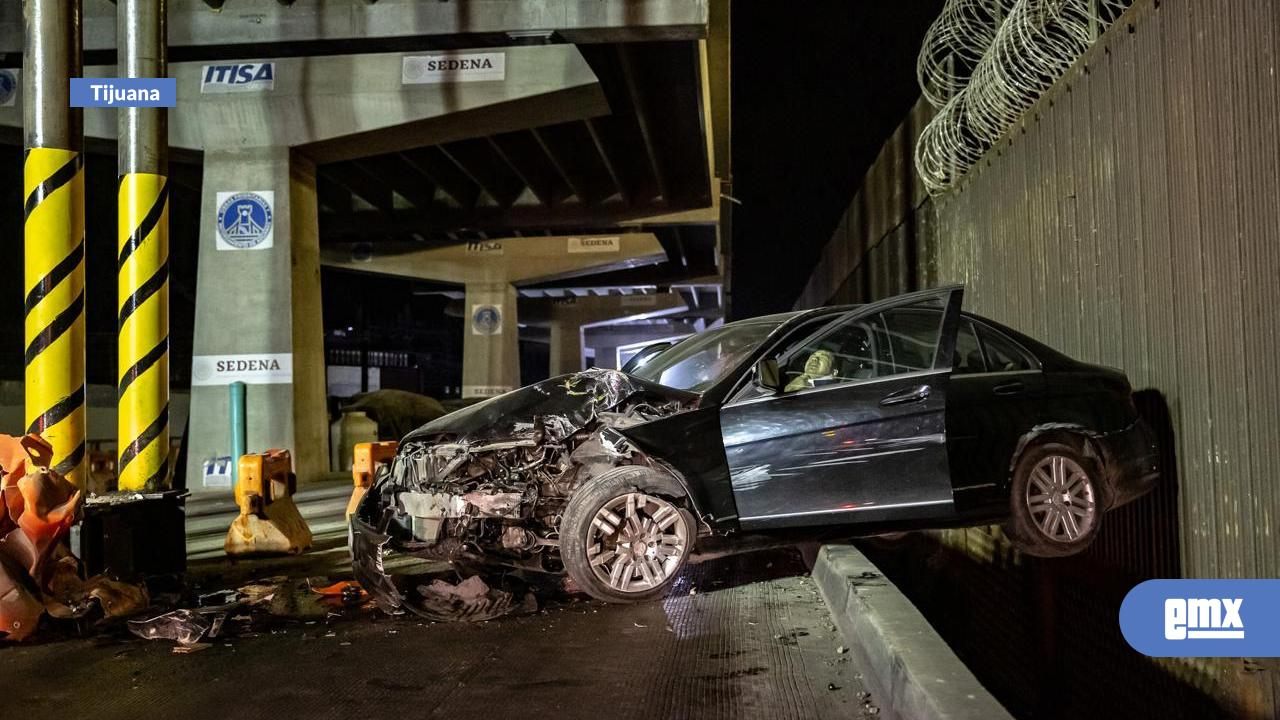 EMX-Aparatoso-accidente-deja-lesionado-al-conductor-de-un-Mercedes-Benz-en-la-Internacional