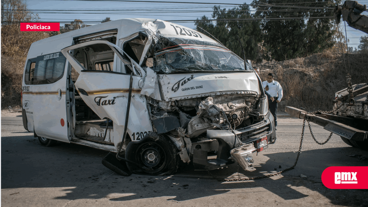 EMX-Taxi-choca-contra-tráiler-estacionado-y-deja-8-lesionados-en-el-Cañón-del-Sainz