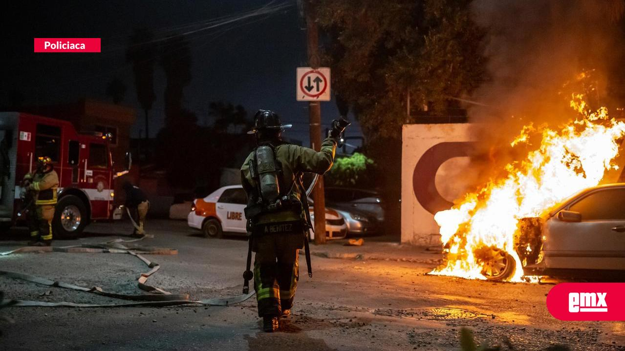 EMX-Pareja-incendia-vehículo-Mercedes-Benz-en-Zona-Norte-y-es-detenida