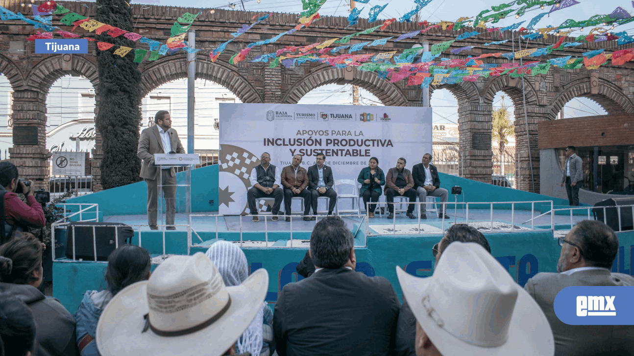 EMX-Develan-letras-monumentales-en-la-Plaza-Santa-Cecilia-de-la-Zona-Centro