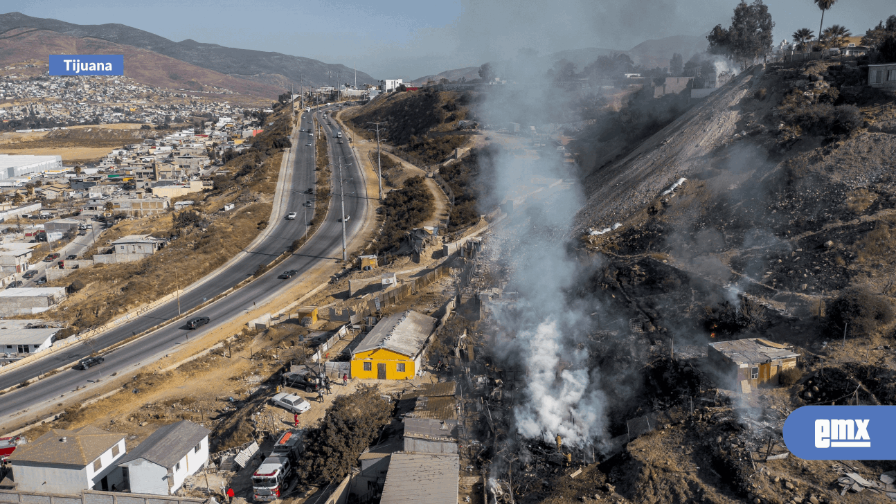 EMX-Incendio-arrasa-con-tres-viviendas-en-la-colonia-Rincón-Dorado