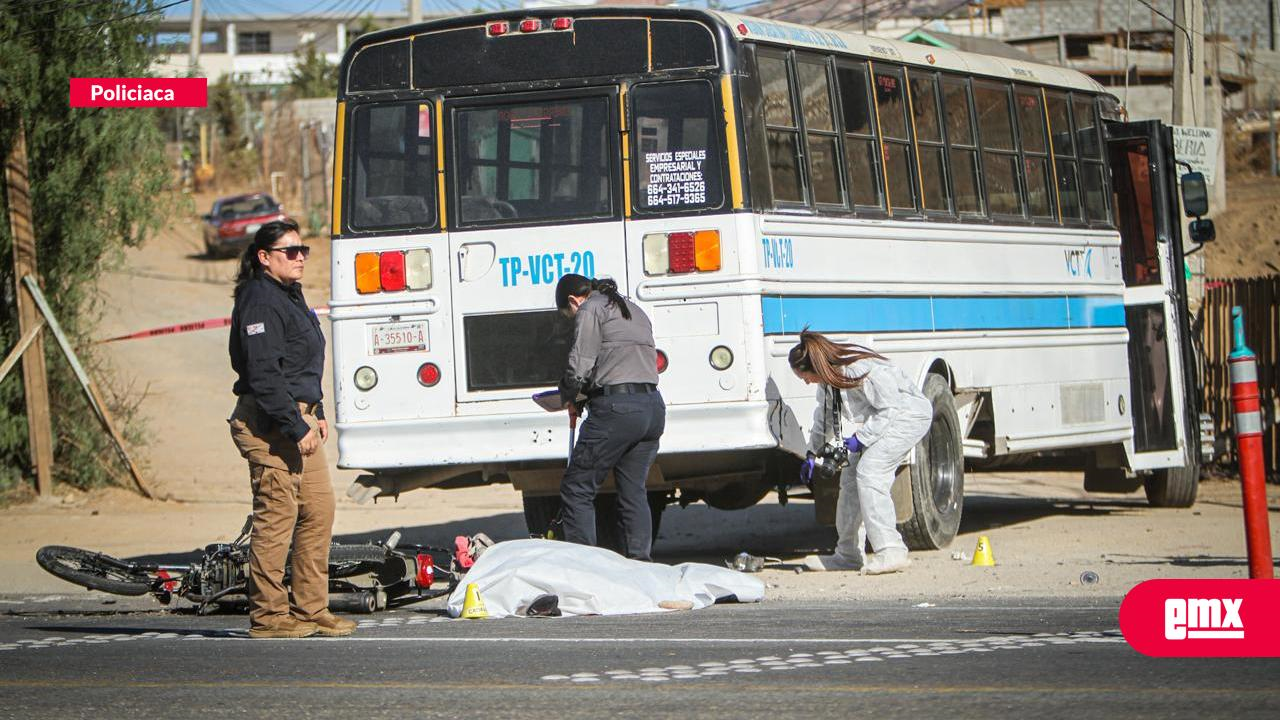 EMX-Motociclista-muere-tras-impactarse-contra-camión-en-la-carretera-Libre-Tijuana-Tecate