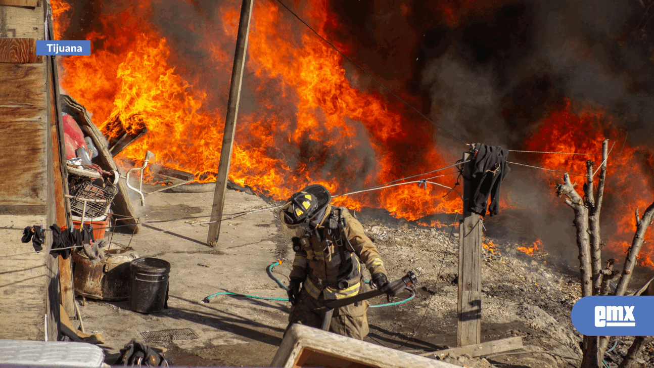 EMX-Dos-personas-sin-vida-y-10-casas-consumidas-deja-un-fuerte-incendio-en-la-colonia-Leandro-Valle