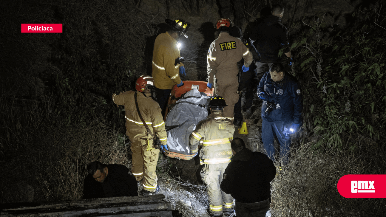 EMX-Tras-volcarse-hacia-un-barranco-auto-termina-en-llamas-con-el-conductor-a-bordo