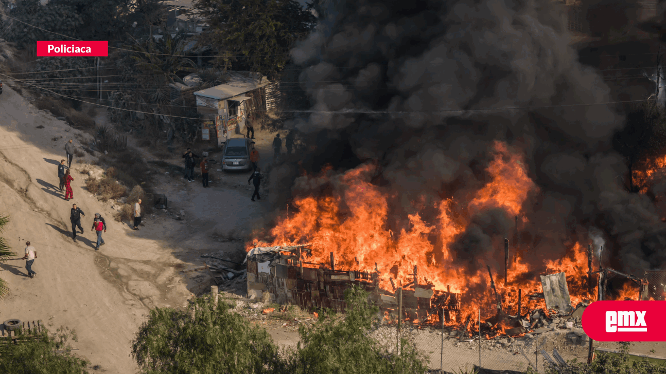 EMX-Incendio-consume-por-completo-una-casa-en-la-colonia-Horóscopo