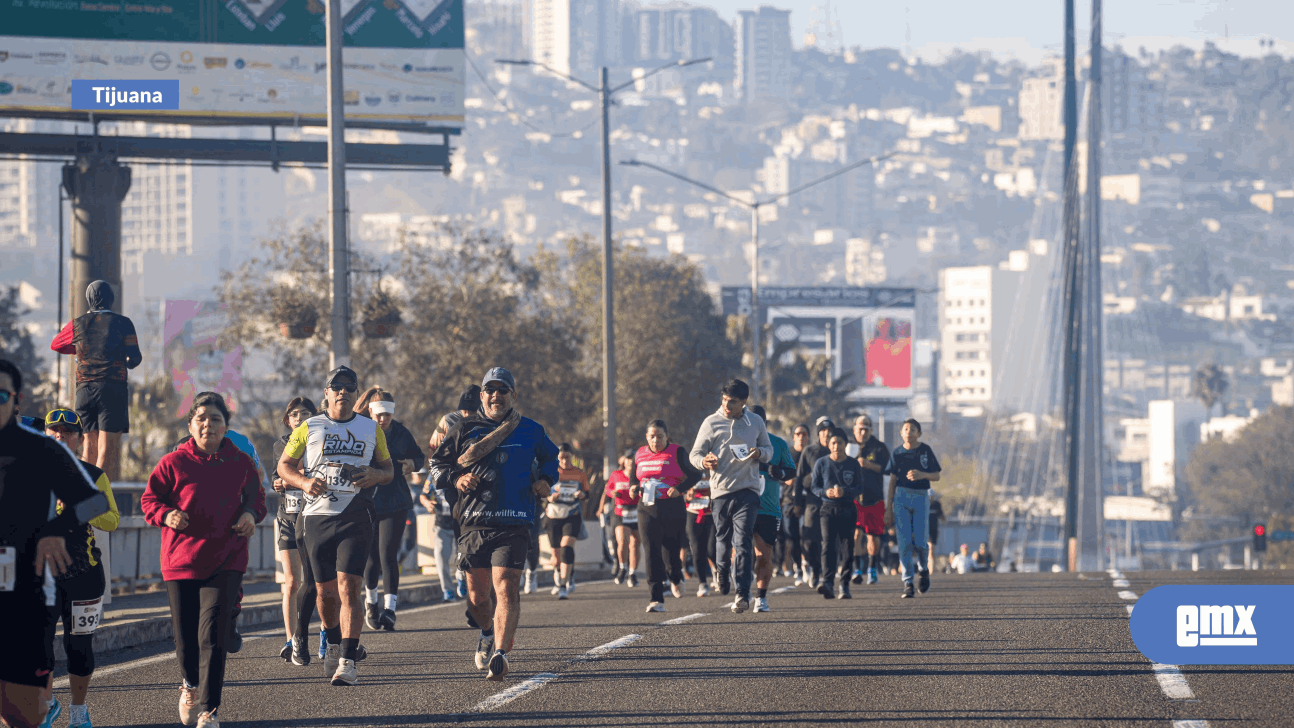 EMX-Corredores-y-policías-participaron-en-la-carrera-conmemorativa-al-Día-del-Policía