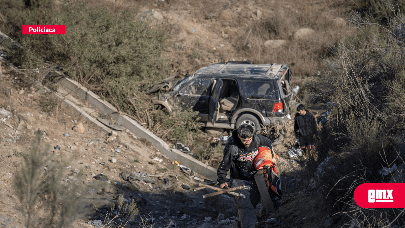 EMX-Tras-choque-una-camioneta-donde-viajaba-una-familia-termina-volcada-en-el-bulevar-2000