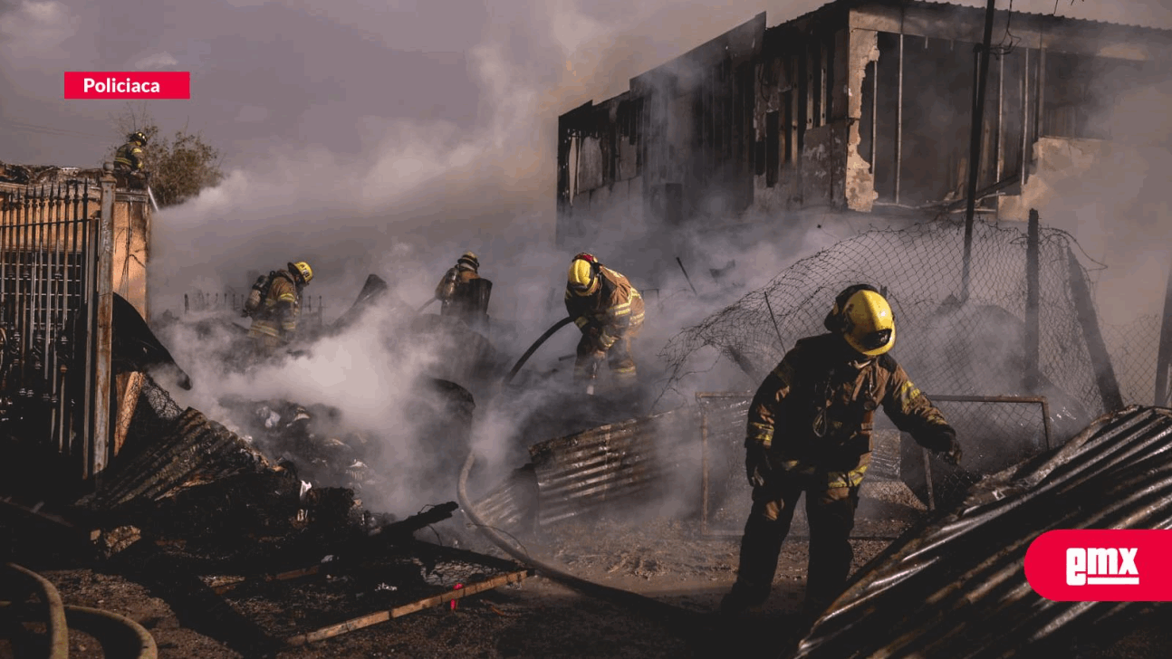 EMX-Incendio-en-Mexicali-consumió-tres-casas-y-dos-lotes-baldíos