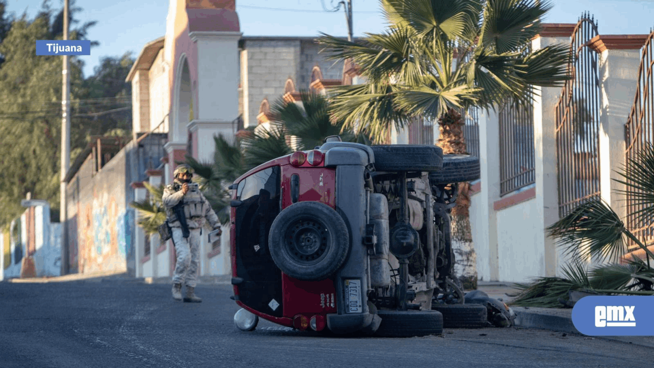 EMX-Joven-pierde-el-control-de-su-auto-y-termina-volcándose