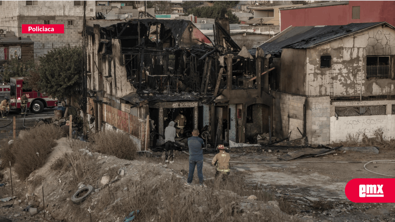 EMX-Incendio-consumió-una-casa-y-afectó-una-más-en-la-colonia-Los-Arenales